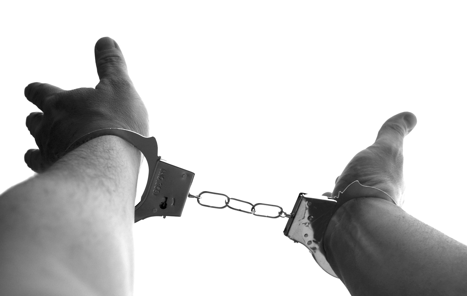 MUP: Uhapšen za volanom pijan, drogiran i na poternici